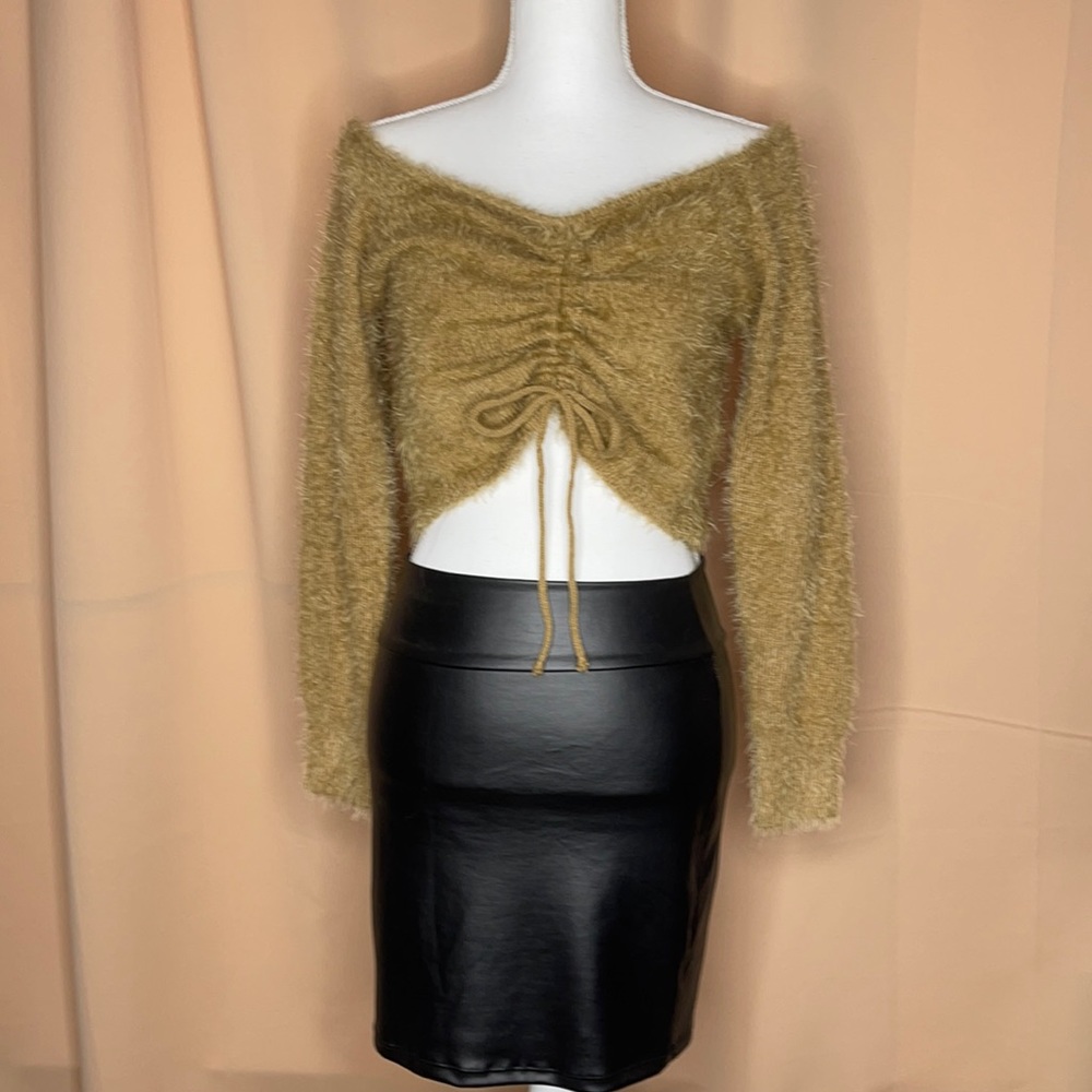 Zaful Fuzzy Clinched Crop Sweater